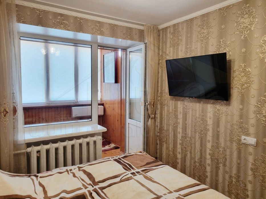 3 кімнатна квартира 82м2 з ремонтом в цегляному будинку в районі Круг