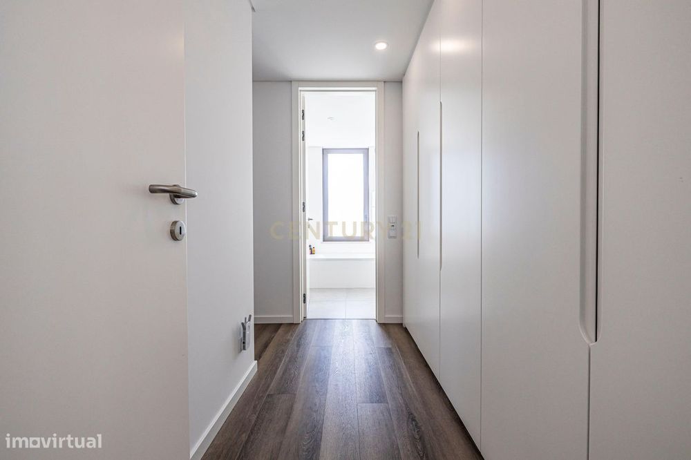 Moradia T4 Moderna com Piscina Aquecida e Jacuzzi a 15 Minutos da Prai