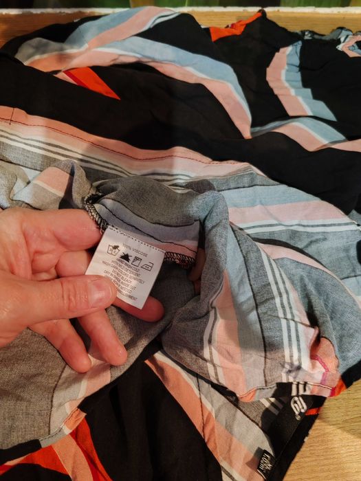 Ciekawa lekka sukienka Fig rozmiar 42 wiskoza, paski