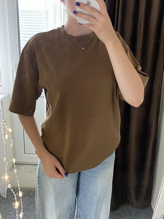 Коричнева футболка