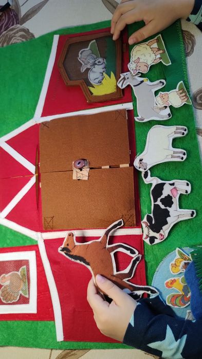 Играшки з фетру ,Ферма із фетру багато домашніх тваринок,синій трактор