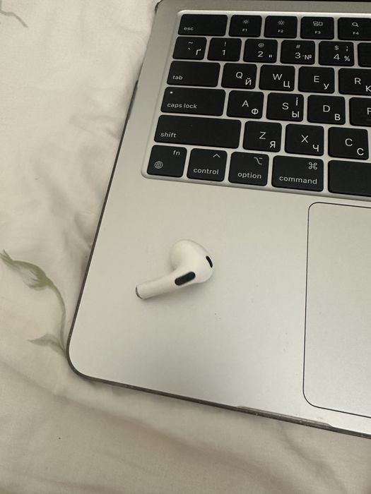 airpods 3 (кейс+лівий навушник)