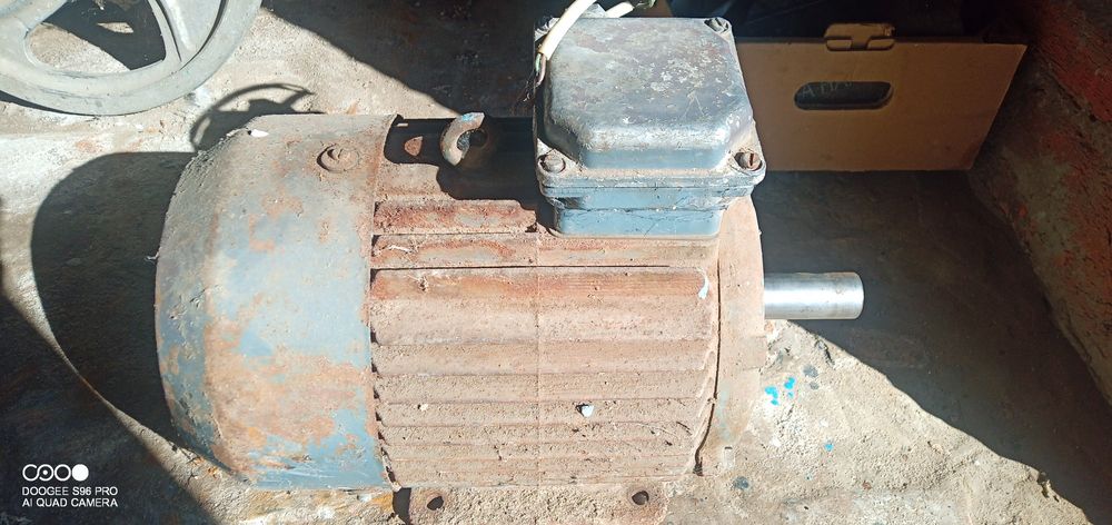 Двигун 3 кв 950 об/хв.