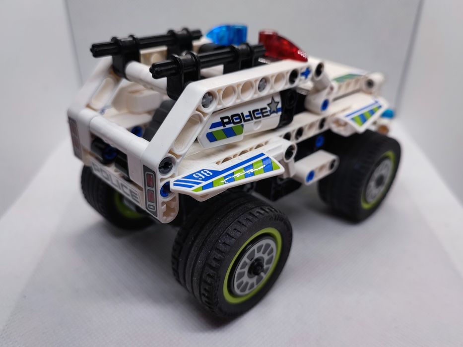 LEGO® 42047 Technic - Radiowóz pościgowy