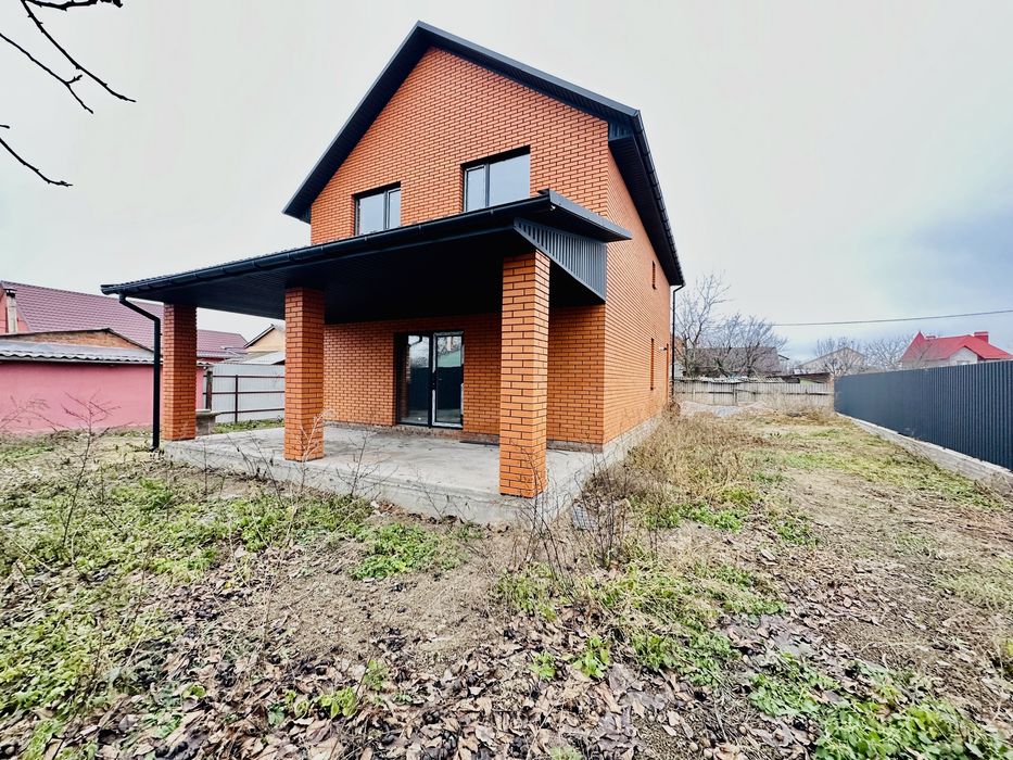 Новий приватний будинок з терасою , кухня-студія + 4 кімнати