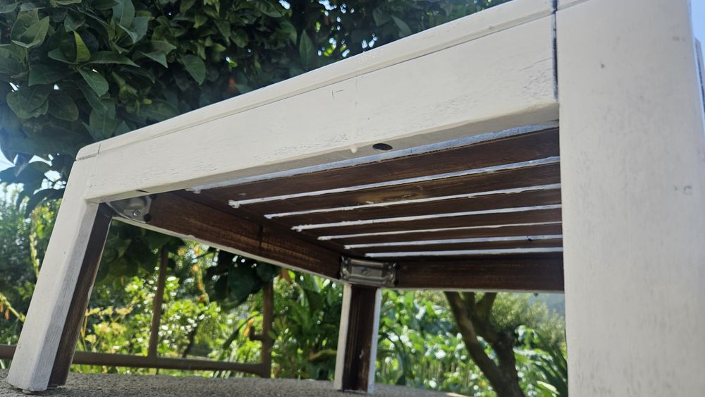 Mesa lacrada a Branca