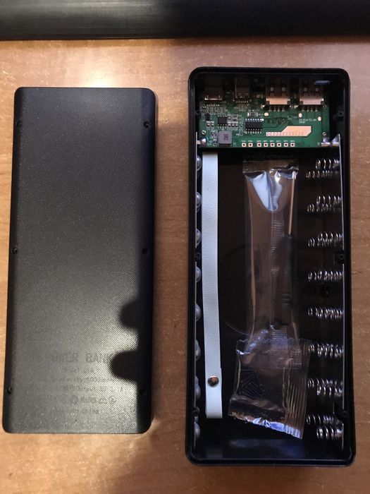 Повербанк( КОРПУС)великої емності ( на 16 єлементів 18650)