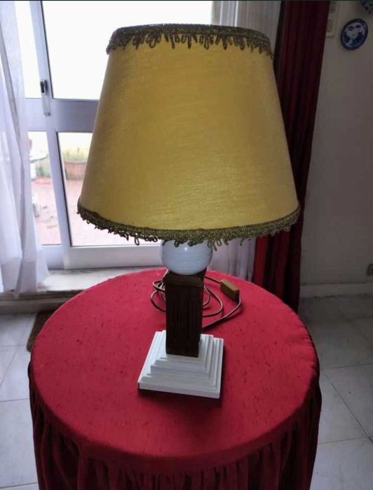 3 Candeeiros em madeira lacada e envernizada