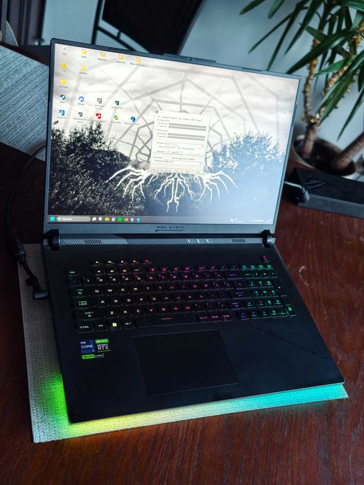 Laptop ASUS ROG STRIX SCAR i9-13980HX, RTX 4080, 64GB RAM, 1TB. Windows Pro