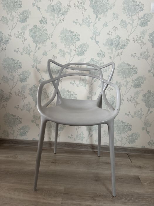 Komplet 4 krzeseł w stylu kartell