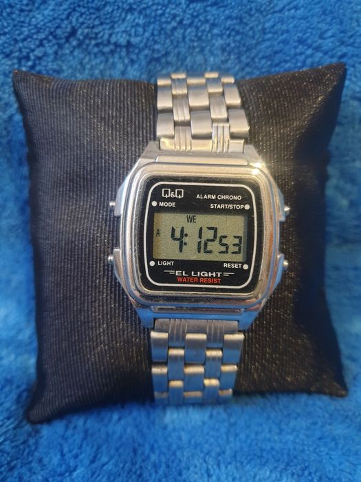 Электронные часы  Q&Q с браслетом