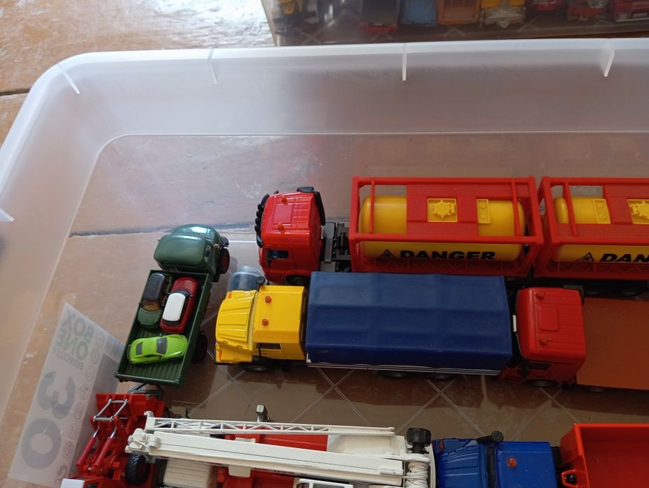 Zabawki siku matchbox corgi