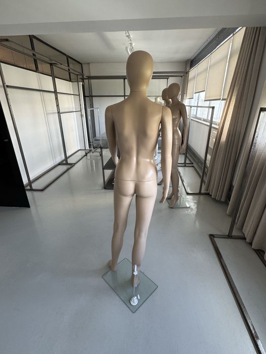 Manequim corpo inteiro feminino
