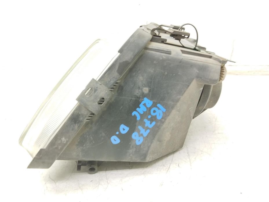 farol direito audi A3 8L
