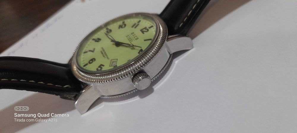 Relogio bonito luminoso