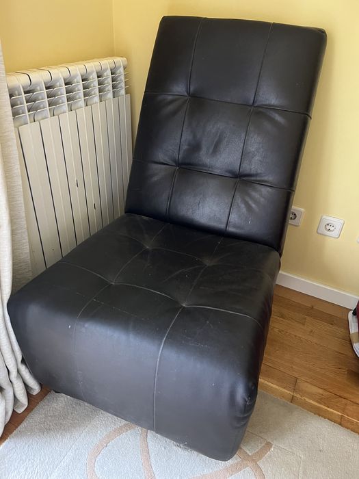 Cadeira em pele castanha