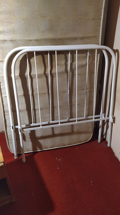 Cama de ferro muito antiga -solteiro