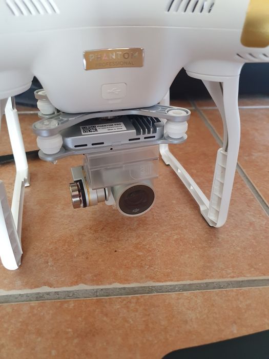 Drone DJI Phantom 3 Pro com mala
