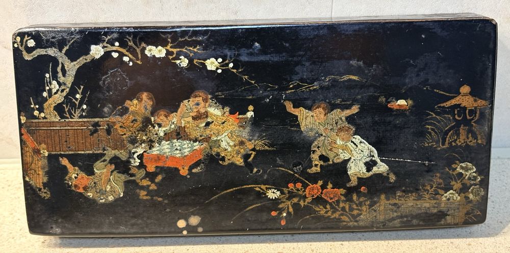 Antigas caixas asiáticas em charão lacado e  pintado à mão