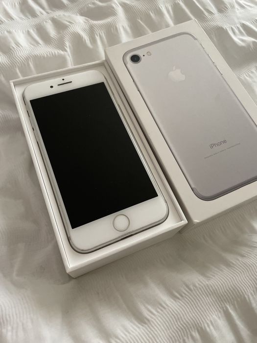 iPhone 7 - with original box64730153702531122