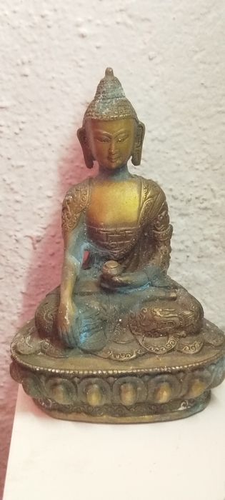 Estatueta e outras peças em bronze