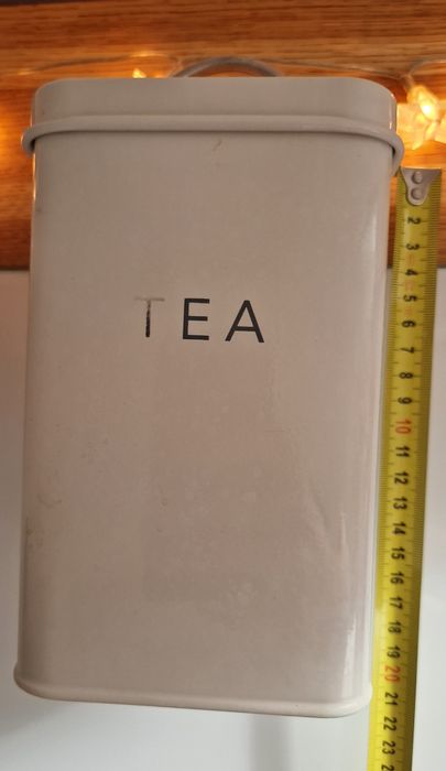 Stylowy pojemnik na herbatę z napisem TEA