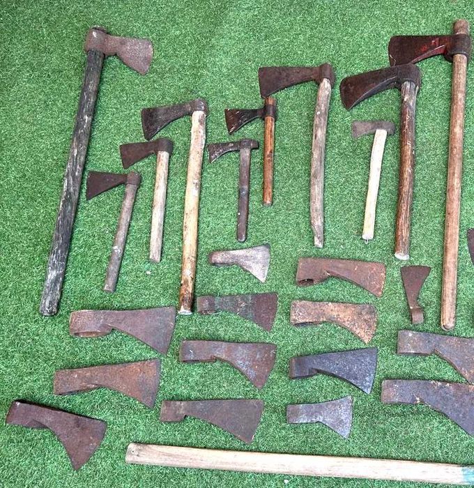 Ferrramentas antigas, machadas, 40 unidades 200,00€
