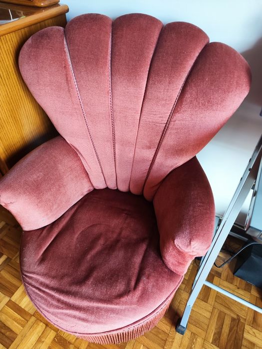 Cadeirão rosa velho