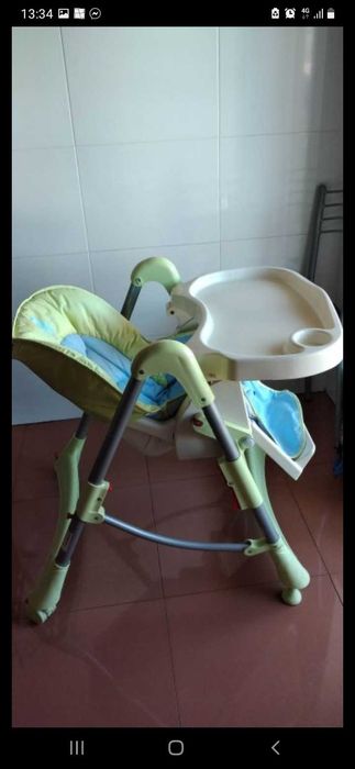 Cadeira de refeição de bebé
