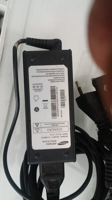 Vendo carregador de notebook