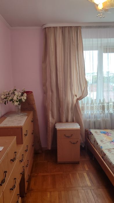 Здам кімнату  для працюючої дівчини без шкідливих звичок, бажано медика