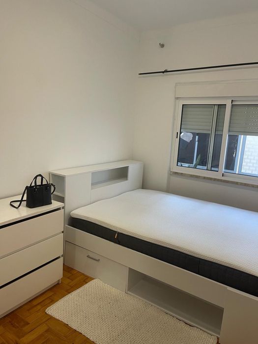 Quarto para arrendar na Amora, Seixal