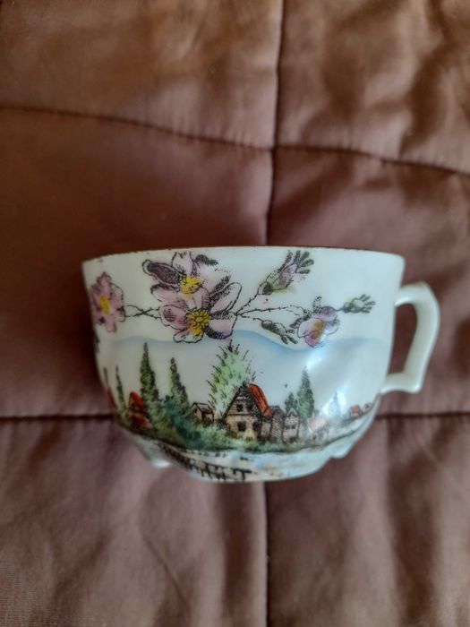 Pires + Chávena em Faiança da Vista Alegre --Muito antiga