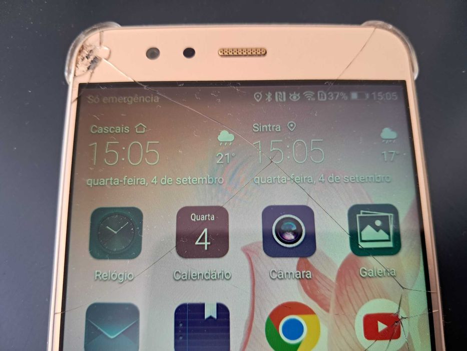 Huawei P10 Lite dourado com ecran partido