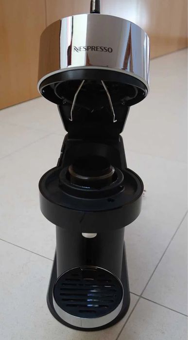 Máquina Café Nespresso - Vertuo Next D Pure Chrome