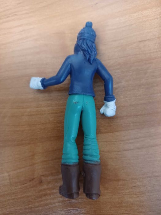 Plastikowa figurka narciarka