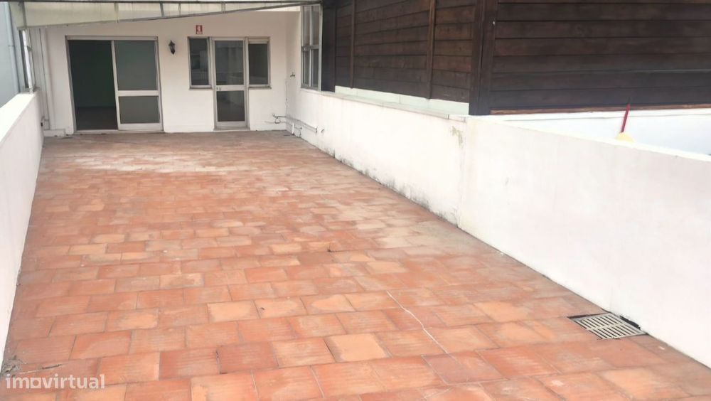 Escritório 1° Andar 189m2 C/Terraço Marquês Porto com estacionamento.