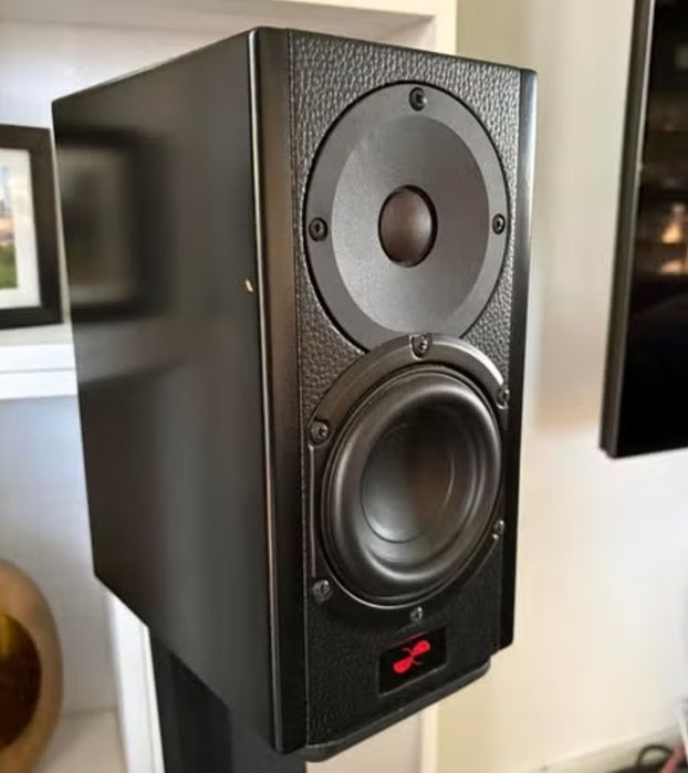 Colunas Audio Epilog Adut