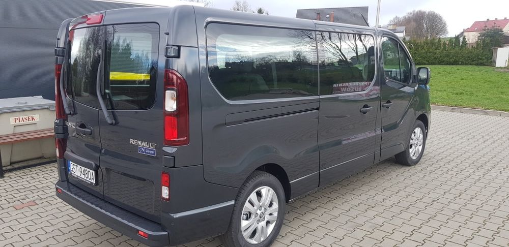 Wynajem busa 9 osobowego Renault Trafic  Wypożyczalnia Brzeszcze