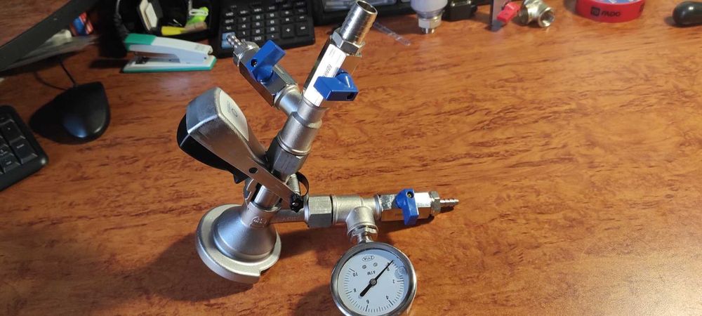 Зазливочная головка для ручного розлива газированных напитков