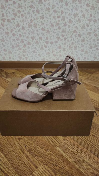 Босоніжки літні замшеві