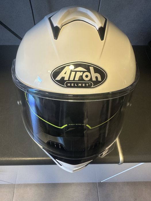 Kask motocyklowy integralny z blenda Airoh Spark L nie uzywany