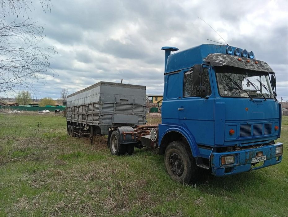 МАЗ з причепом камаз