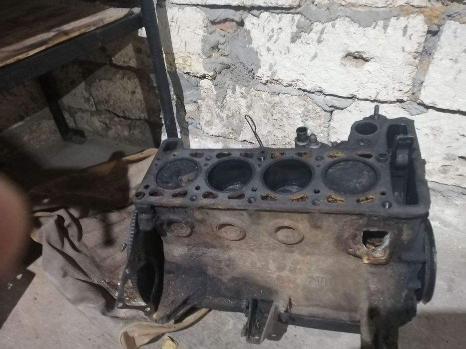 Продам блок двигателя и ГБЦ
