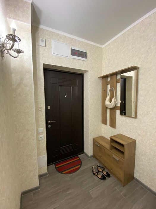 Продам 2 кімнатну квартиру з ремонтом на вул. Сахарова