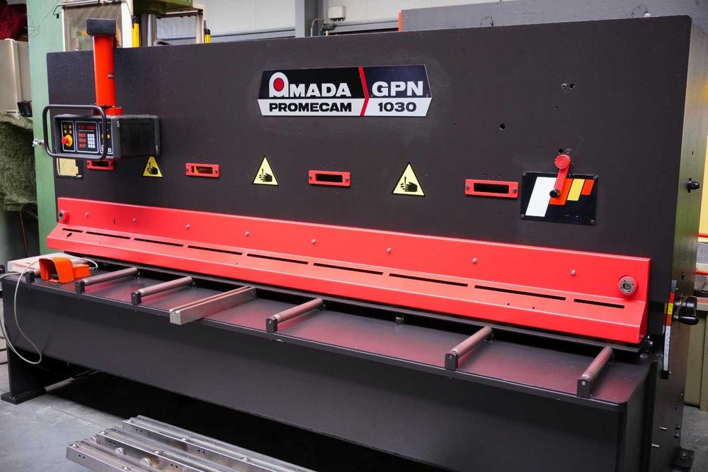 Komplet maszyn Amada do obróbki blachy 10x3100 krawędziarka + gilotyna