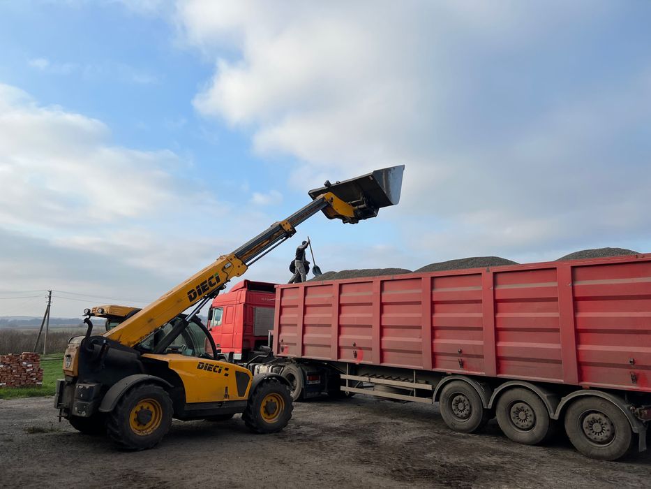 Телескопічний навантажувач Дієчі АгріСтар 38.10