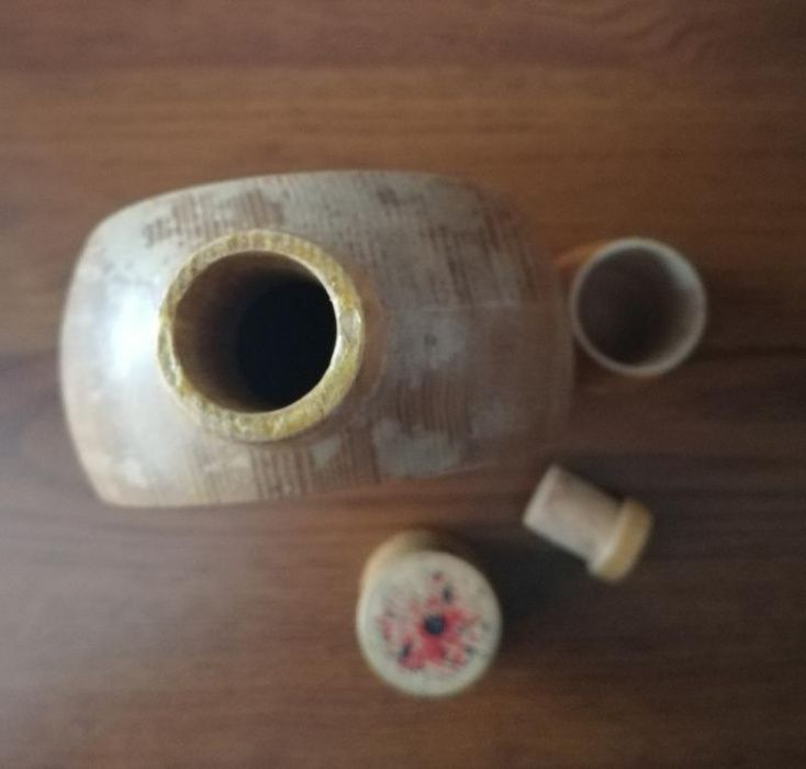 Бутылка для вина. Сосуд. Штоф. Дерево