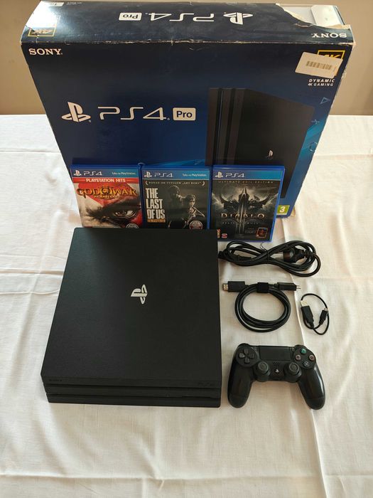 PS4 Pro + gry (Last of Us, Diablo III, God of War III)