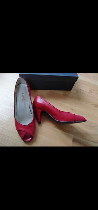 buty na małym obcasie